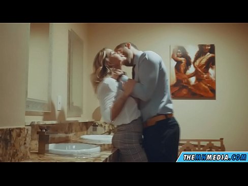 ❤️ ໃນເວລາທີ່ຜິວເນື້ອສີຂາວ busty seduces ທ່ານຢູ່ໃນຫ້ອງນ້ໍາສາທາລະນະ ️❌ ໜັງໂປ້ພາສາລັດເຊຍ ຢູ່ພວກເຮົາ ❤